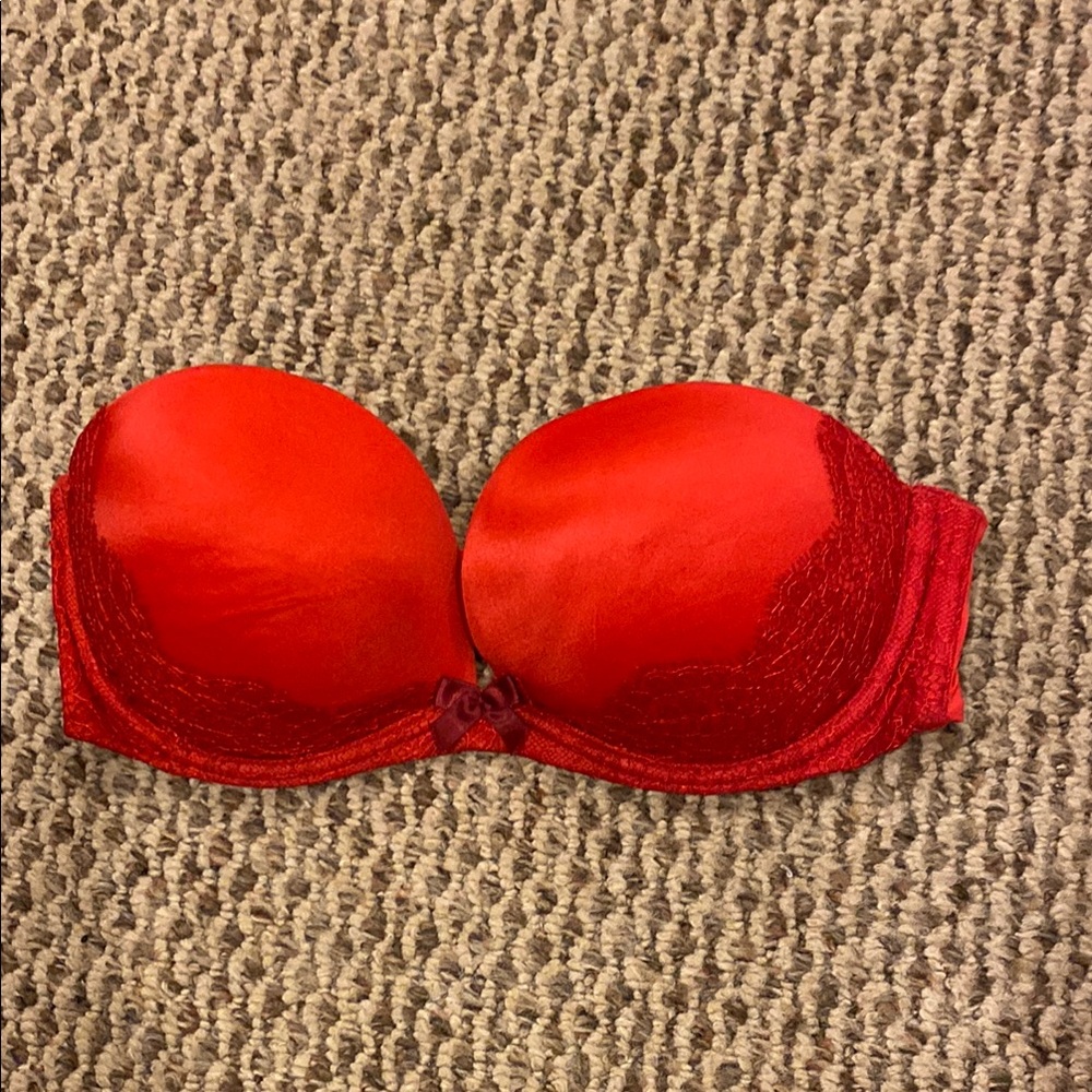 Elegant Red Lace Strapless Bra